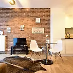 Break By Better Place Apartment Warsaw