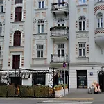 Break By Better Place Apartment *