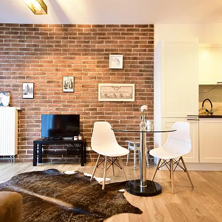Break By Better Place Apartment Warsaw