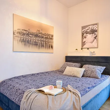 Break By Better Place * Βαρσοβία